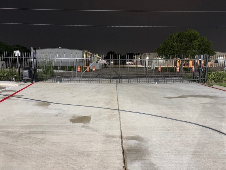 10115 Belknap Rd, Sugar Land, TX à louer - Photo de l’immeuble – Image 3 sur 15