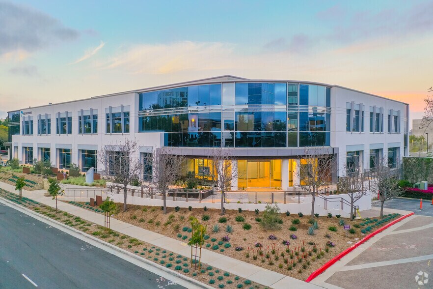 9381 Judicial Dr, San Diego, CA à louer - Photo de l’immeuble – Image 1 sur 8