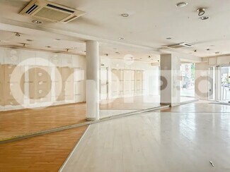 Plus de détails pour Local commercial à louer