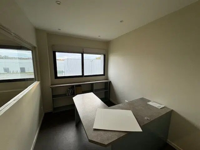 Bureau dans Andrézieux-Bouthéon à louer - Photo de l’immeuble – Image 2 sur 4