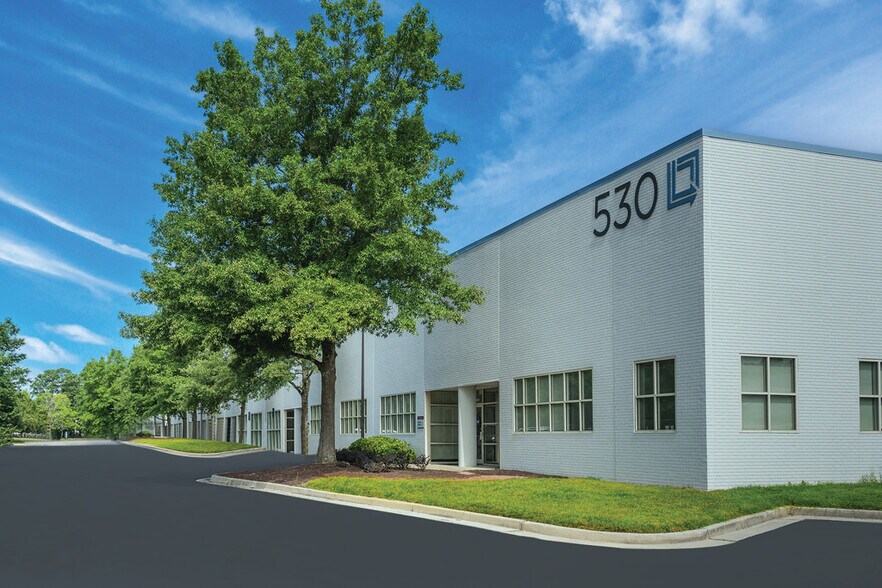 510 Eastpark Ct, Sandston, VA à louer - Photo de l’immeuble – Image 2 sur 6