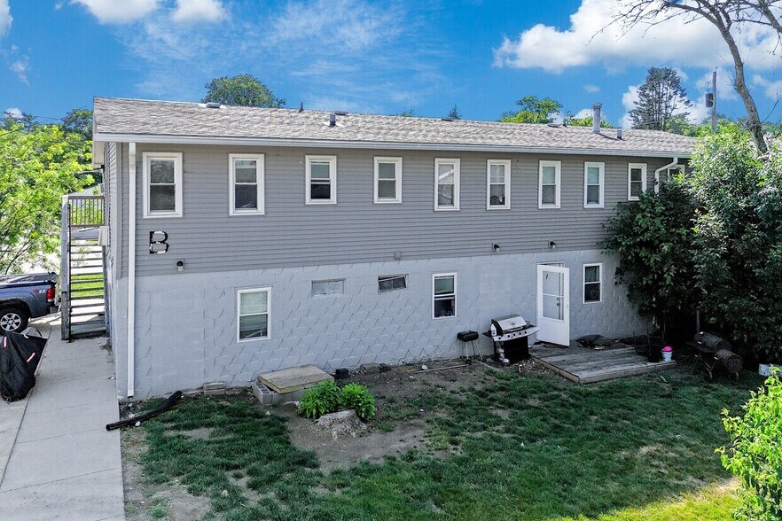 2127 Indianola Ave, Des Moines, IA à vendre - Photo de l’immeuble – Image 2 sur 4