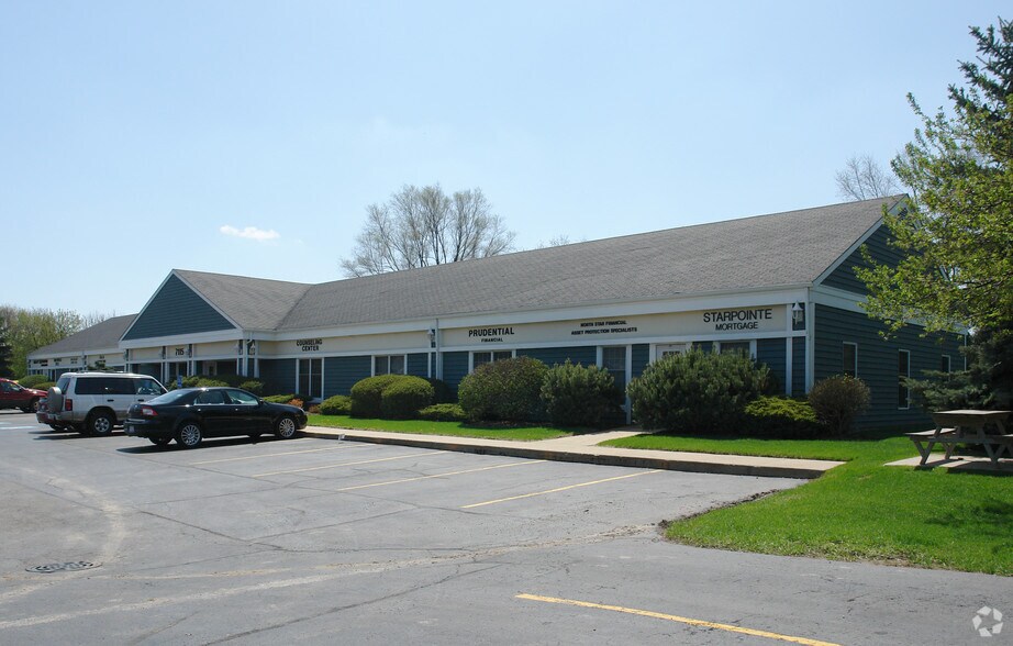 7115 Virginia Rd, Crystal Lake, IL à louer - Photo de l’immeuble – Image 2 sur 3