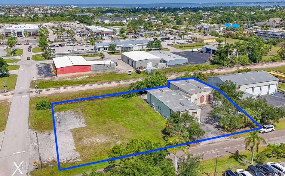 1731 Manzana Ave, Punta Gorda, FL à louer - Photo de l’immeuble – Image 2 sur 17