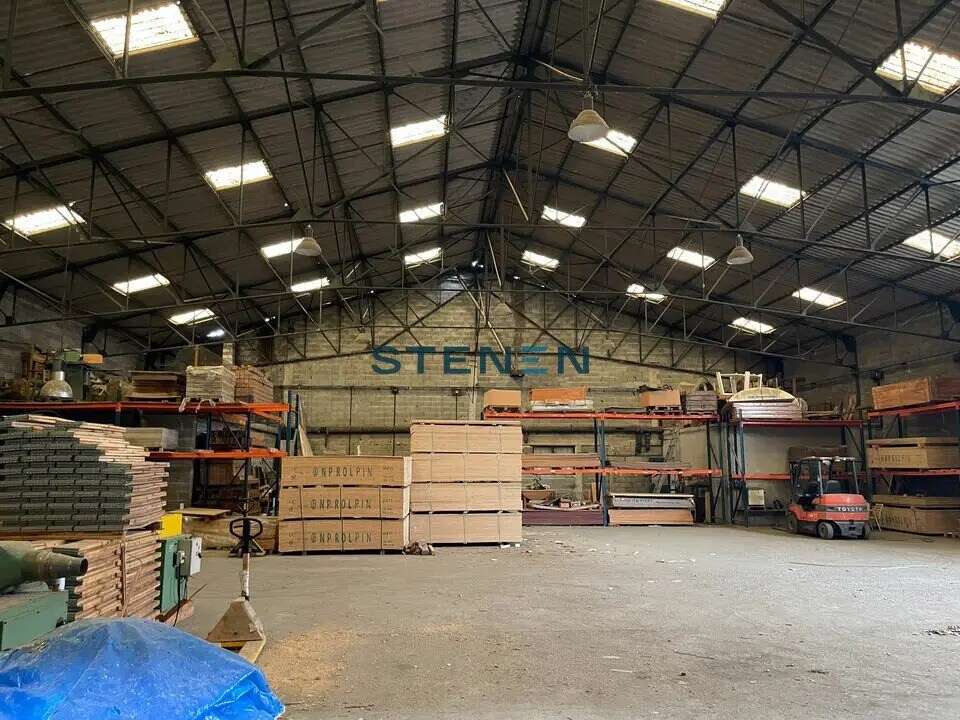 Local d'activités dans LA ROQUE-D'ANTHERON à vendre Photo de l’immeuble– Image 1 sur 13