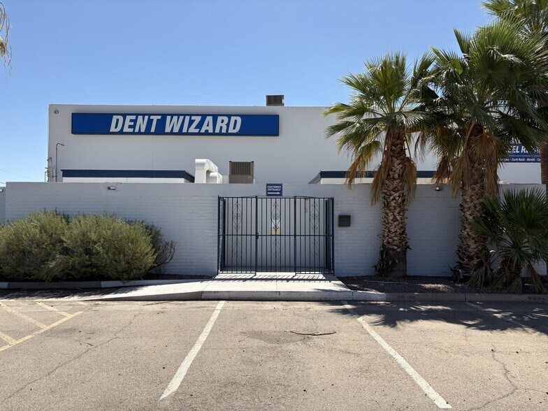 1825 S Black Canyon Hwy, Phoenix, AZ à louer - Photo de l’immeuble – Image 2 sur 12