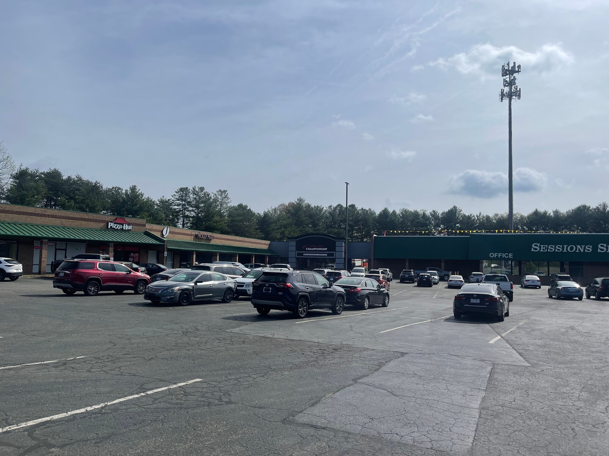 5042-5070 Styers Ferry Rd, Winston-Salem, NC à louer Photo de l’immeuble– Image 1 sur 5