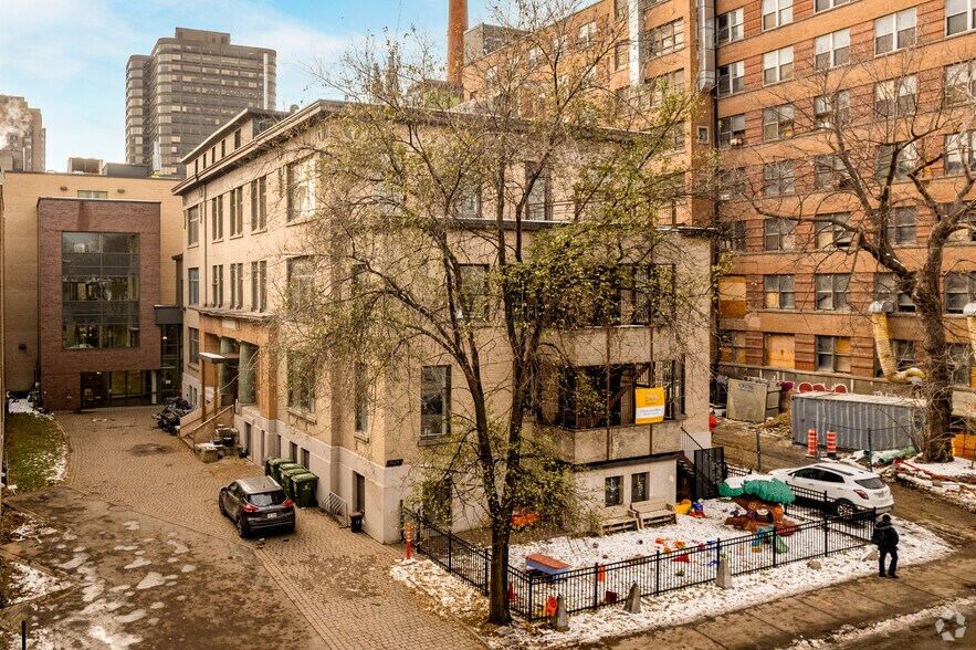 3626 Rue Saint-Urbain, Montréal, QC à vendre - Photo de l’immeuble – Image 1 sur 28
