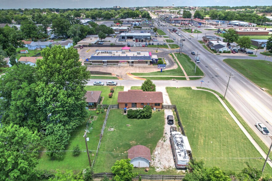 705 W Hartford Pl, Broken Arrow, OK à vendre - Photo de l’immeuble – Image 2 sur 4