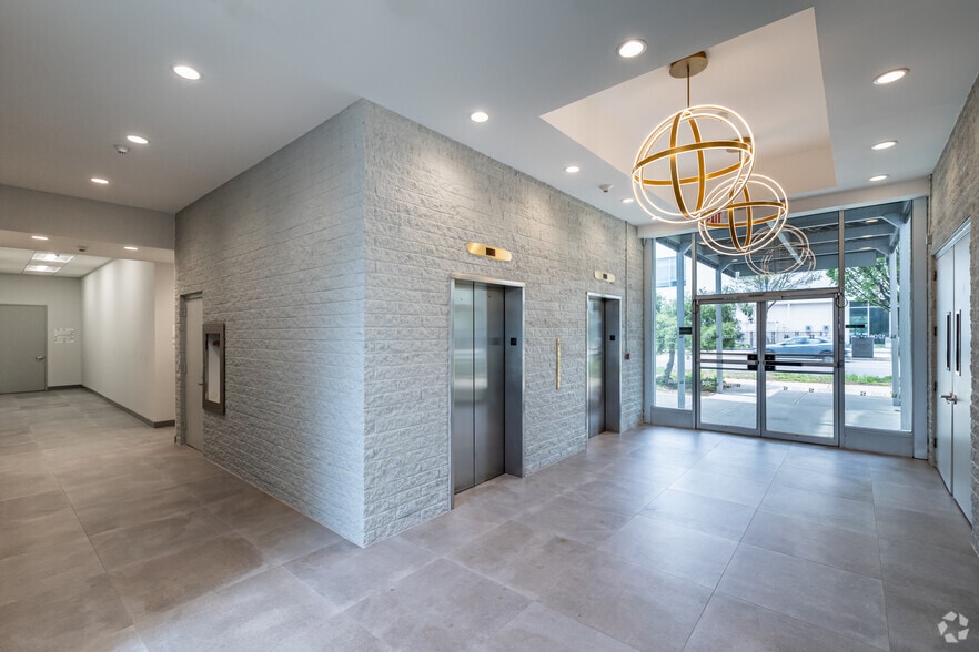 1205 Franklin Ave, Garden City, NY à louer - Hall d’entrée – Image 3 sur 5