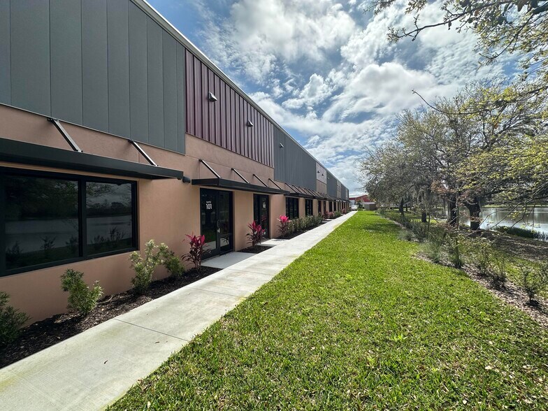 4214 Solutions Ln, Bradenton, FL à louer - Photo de l’immeuble – Image 3 sur 8