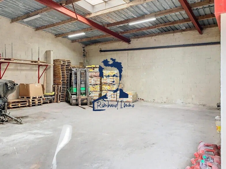Local d'activités dans Charleville-Mézières à vendre - Photo de l’immeuble – Image 1 sur 9