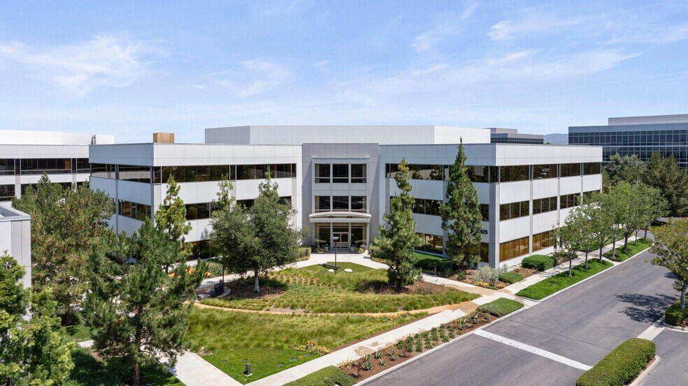 15545 Sand Canyon Ave, Irvine, CA à louer - Photo de l’immeuble – Image 3 sur 13