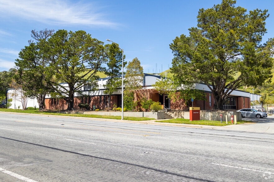 430 Valley Dr, Brisbane, CA à louer - Photo principale – Image 1 sur 28