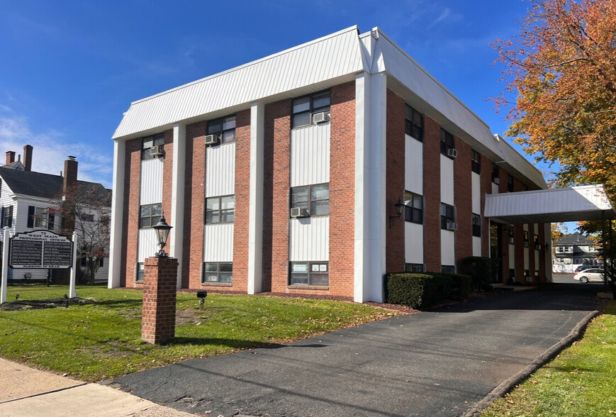 71 W Main St, Freehold, NJ à louer - Photo de l’immeuble – Image 2 sur 11