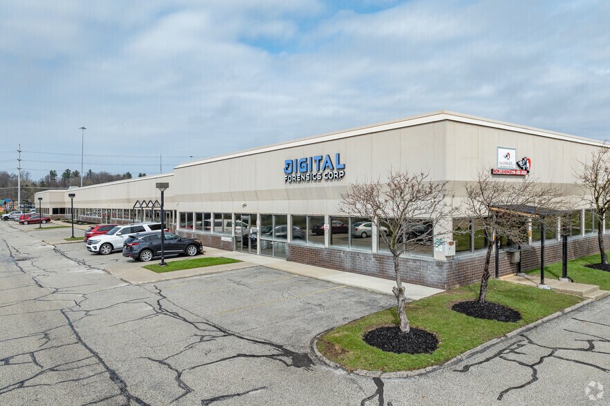 4400 Renaissance Pky, Warrensville Heights, OH à louer - Photo de l’immeuble – Image 1 sur 9
