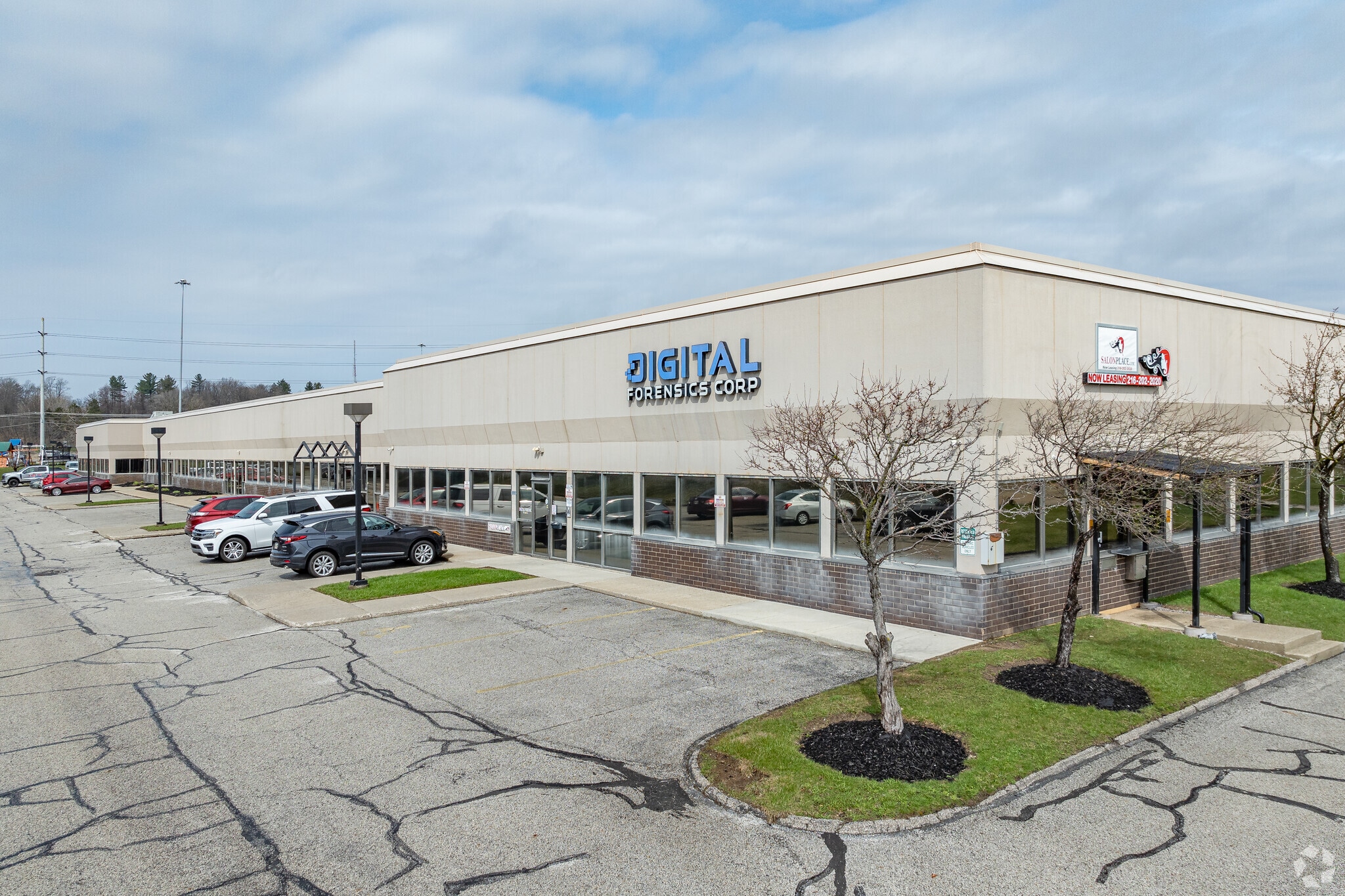 4400 Renaissance Pky, Warrensville Heights, OH à louer Photo de l’immeuble– Image 1 sur 10