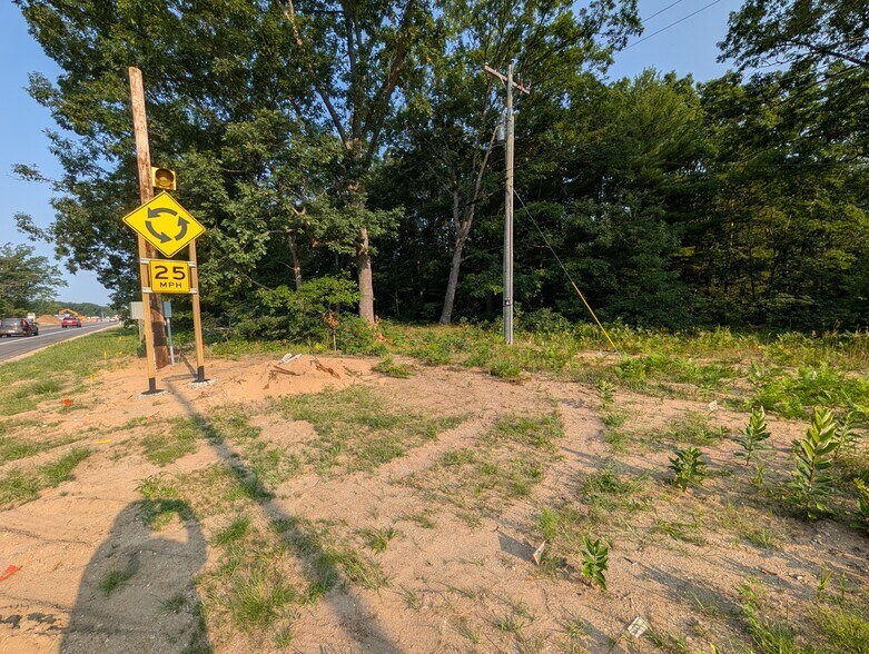 9200 US-31 S, Interlochen, MI à vendre - Photo de l’immeuble – Image 3 sur 15