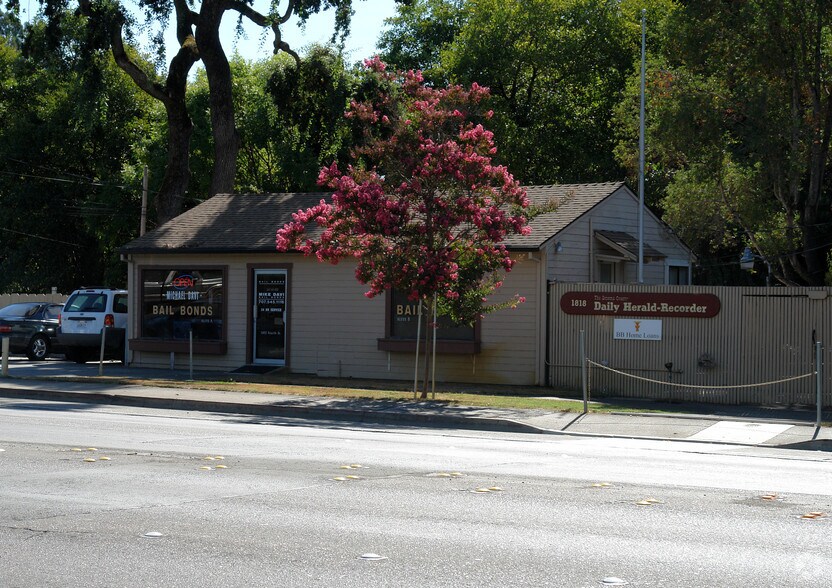 1852 4th St, Santa Rosa, CA à vendre - Photo de l’immeuble – Image 2 sur 2