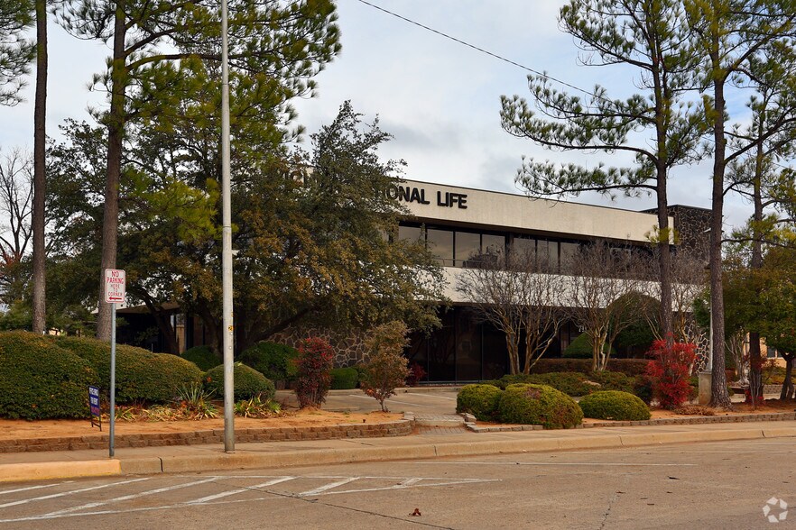 711 SW D Ave, Lawton, OK à vendre - Photo de l’immeuble – Image 2 sur 18
