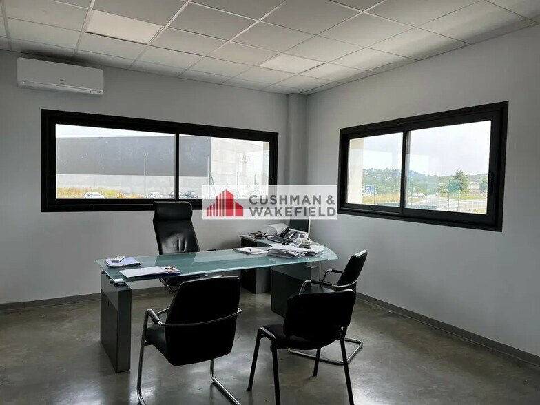 Local d’activités dans Vézénobres à louer - Photo intérieure – Image 3 sur 3