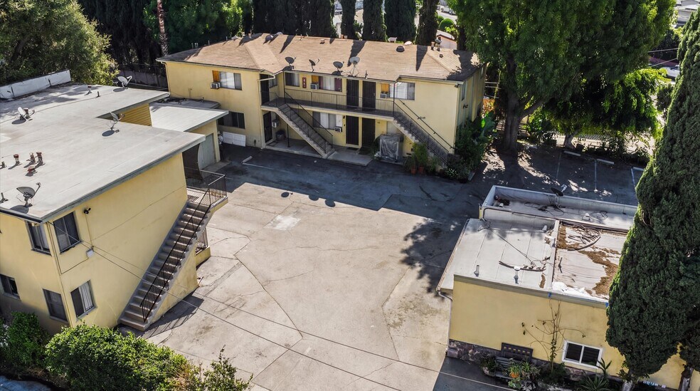 1550 El Paso Dr, Los Angeles, CA à vendre - Photo de l’immeuble – Image 2 sur 13