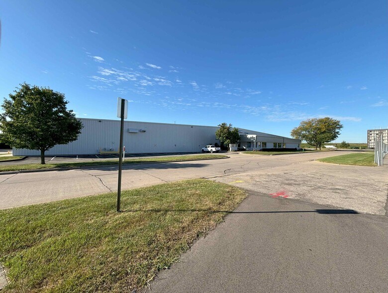 423 Southgate Ct SW, Cedar Rapids, IA à louer - Photo de l’immeuble – Image 3 sur 15