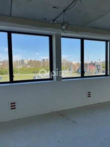 Bureau dans Bezannes à louer - Photo de l’immeuble – Image 3 sur 11