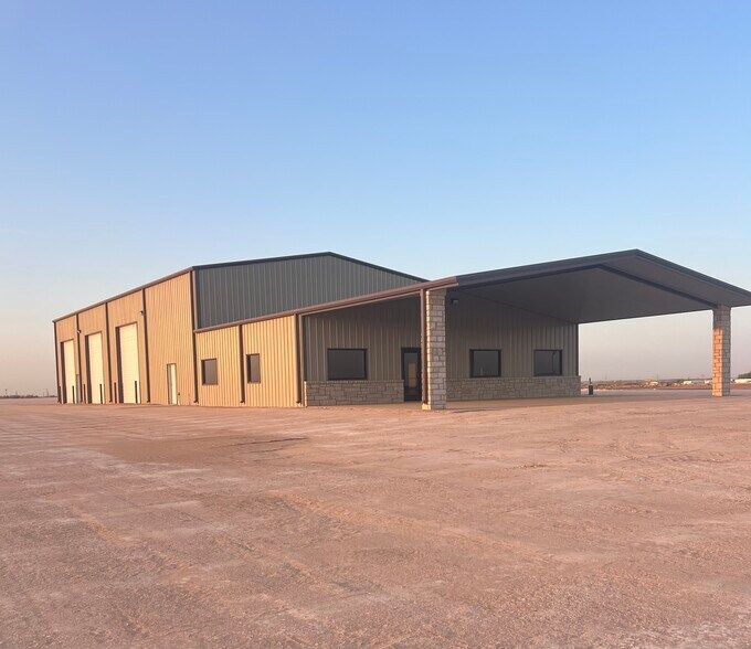 2800 COUNTY  RD 147 Rd, Midland, TX à louer - Photo de l’immeuble – Image 1 sur 4