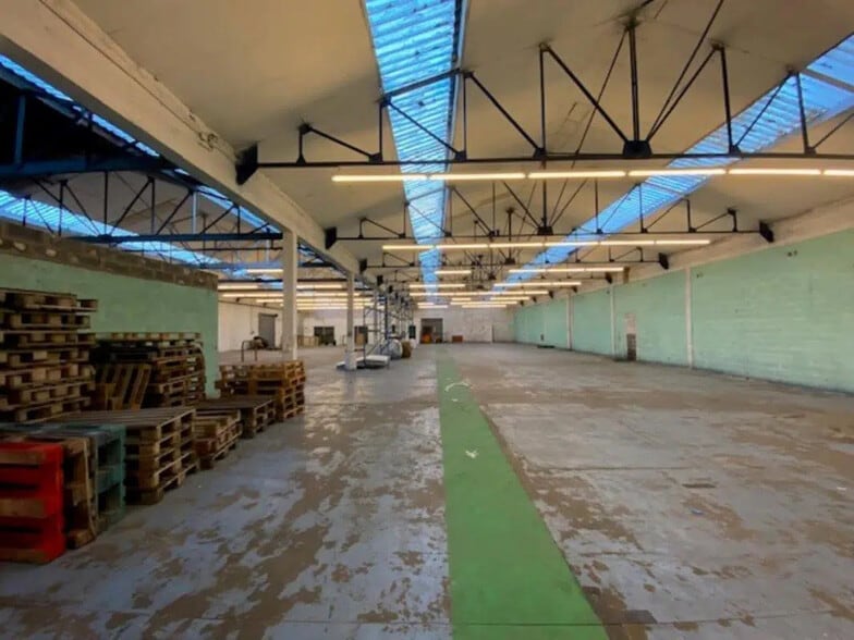 Local d’activités dans Tourcoing à louer - Photo de l’immeuble – Image 1 sur 8