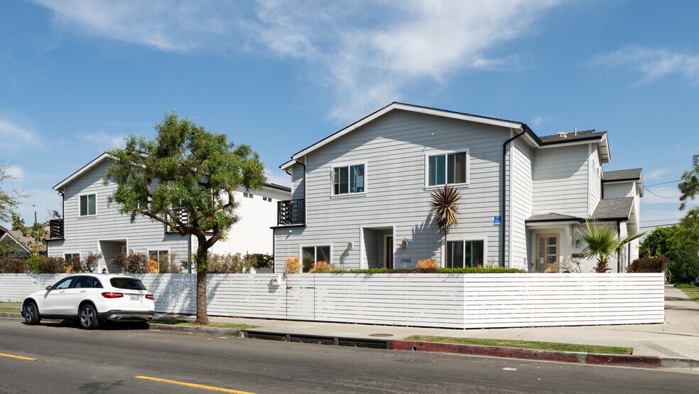 3944 S Budlong Ave, Los Angeles, CA à vendre - Photo de l’immeuble – Image 2 sur 53