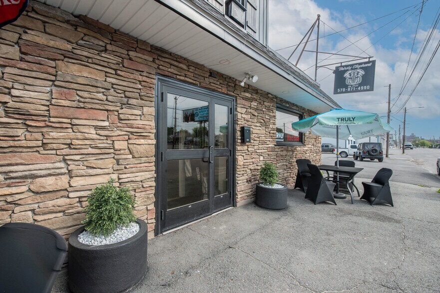 932 Wyoming Ave, Scranton, PA à vendre - Photo de l’immeuble – Image 3 sur 34