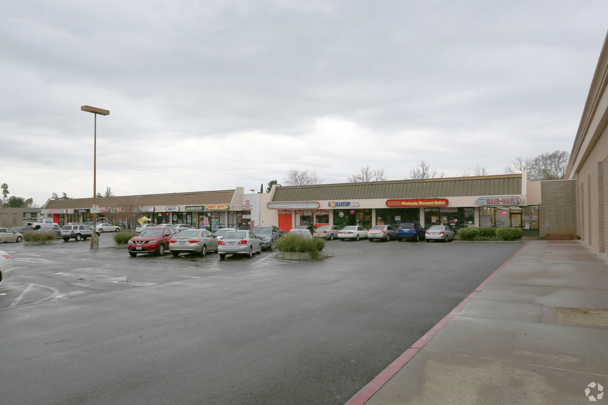 7244-7260 Franklin Blvd, Sacramento, CA à louer Photo de l’immeuble– Image 1 sur 6