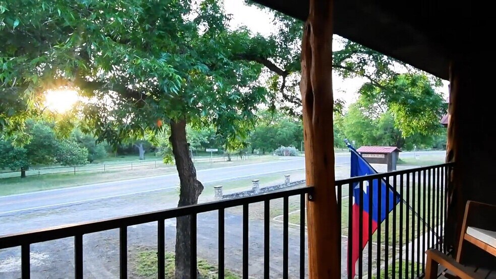 6641 Ranch 1120 Rd, Rio Frio, TX à vendre - Vidéo sur l’annonce professionnelle – Image 3 sur 36