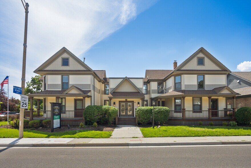 121 N Washington St, Naperville, IL à louer - Photo de l’immeuble – Image 1 sur 28