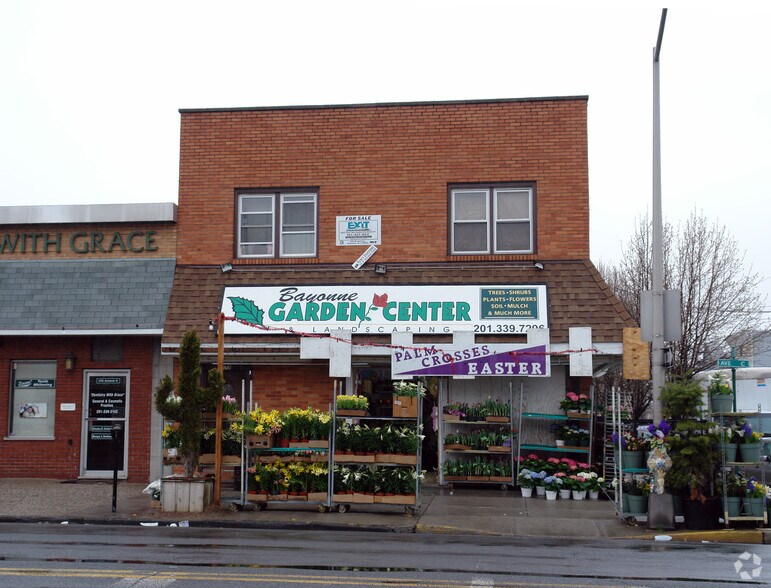 477 Avenue C, Bayonne, NJ à louer - Photo de l’immeuble – Image 3 sur 5