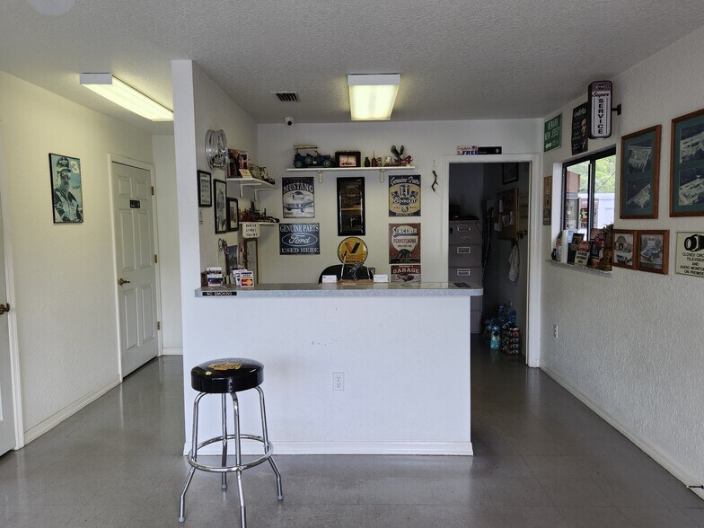 8415 Cortez Blvd, Weeki Wachee, FL à vendre - Photo de l’immeuble – Image 3 sur 12