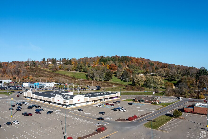 3701 Vestal Pky E, Vestal Township, NY à louer - Photo de l’immeuble – Image 1 sur 9