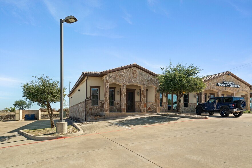 E 181 E BB Fielder Rd Suite 300, Weatherford, TX à louer - Photo de l’immeuble – Image 2 sur 27