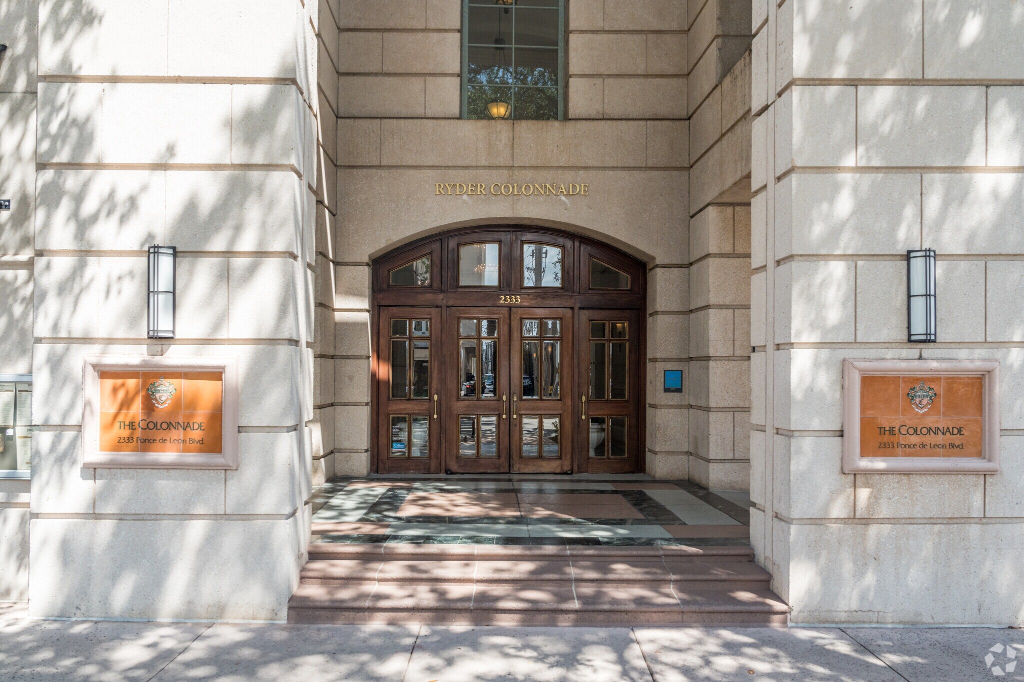 2333 Ponce de Leon Blvd, Coral Gables, FL à louer Photo de l’immeuble– Image 1 sur 17