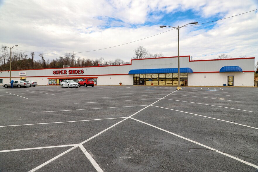 1104 Greenville Ave, Staunton, VA à louer - Photo principale – Image 1 sur 37