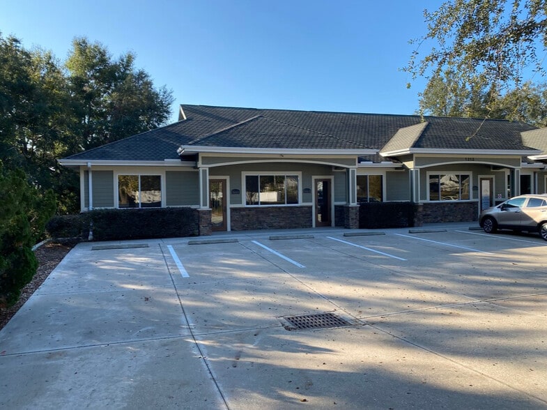 1213 County Road 466A, Fruitland Park, FL à louer - Photo de l’immeuble – Image 2 sur 11