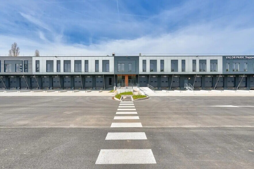 10 Avenue Des Frères Lumière, Trappes à louer - Photo de l’immeuble – Image 2 sur 9