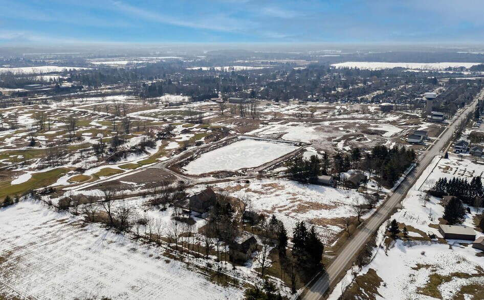 10125 Oxbow Dr, Komoka, ON à vendre - Photo de la construction – Image 2 sur 7