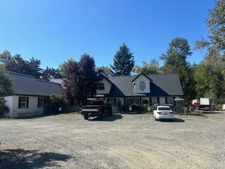 13018 Canyon Rd E, Puyallup, WA à louer - Photo de l’immeuble – Image 2 sur 4