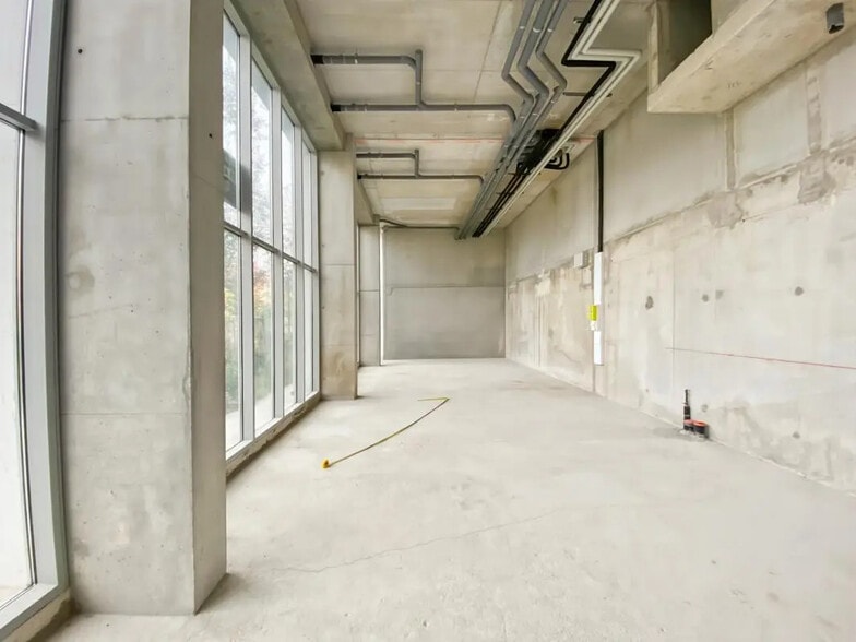 Local commercial dans Ivry-sur-Seine à louer - Photo de l’immeuble – Image 3 sur 7