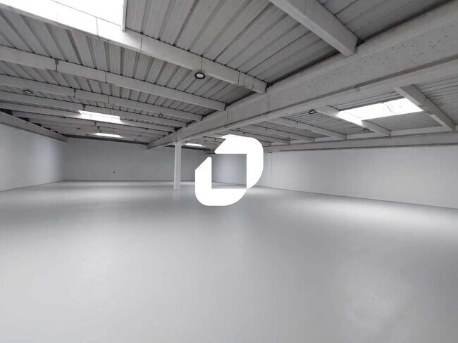 Plus de détails pour Local d'activités à louer