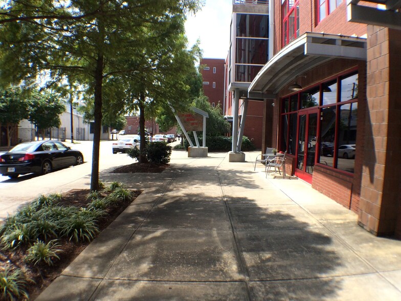 572 Edgewood Ave SE, Atlanta, GA à louer - Photo de l’immeuble – Image 3 sur 7
