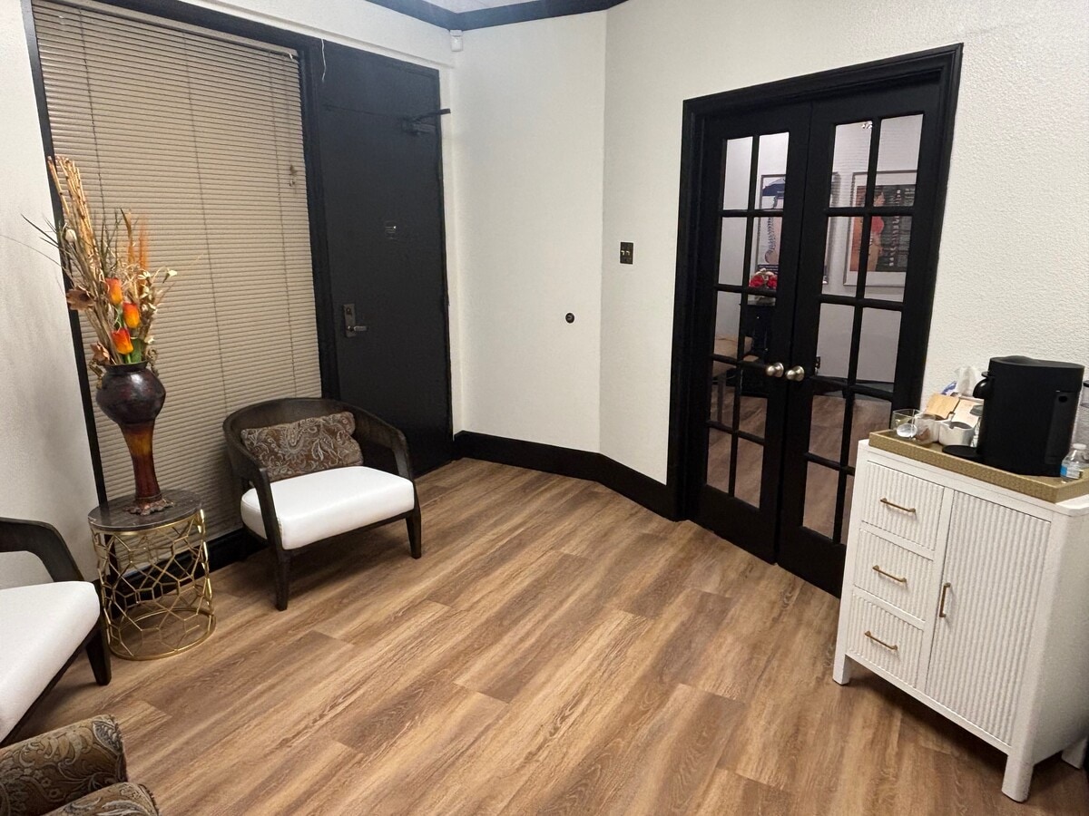 1122 E Lincoln Ave, Orange, CA 92865 - Lot B200 - - Photo intérieure - Image 2 of 3
