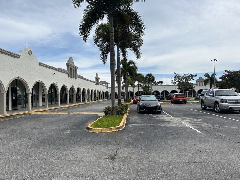 162 Yamato, Boca Raton, FL à louer - Photo de l’immeuble – Image 3 sur 12